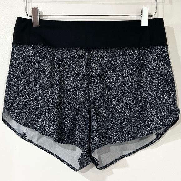 Athleta Printed Run With It Short 3" in Black Static S - Picture 4 of 6